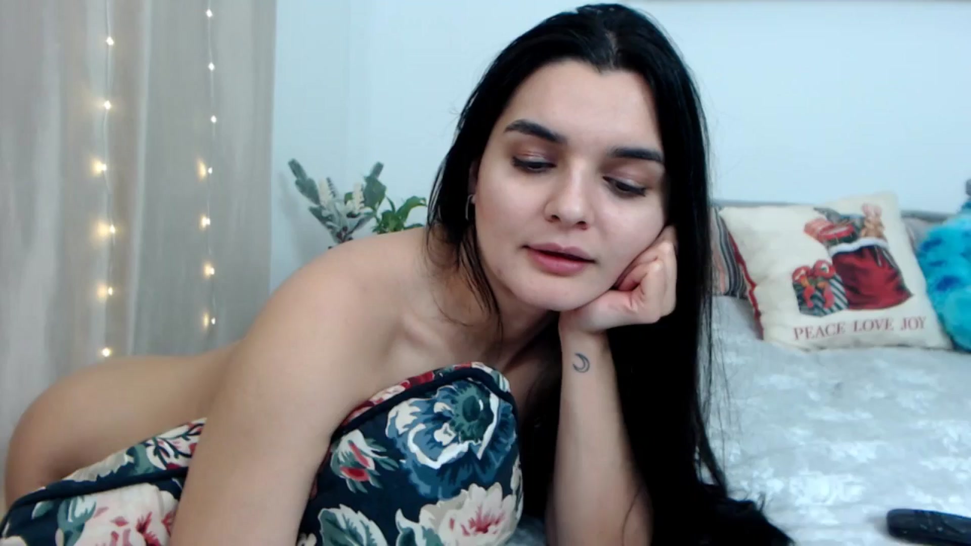 Gallery image thumbnail from Spicy_Eyes's myfreecams stream on, 12/25/2025, 23:29 image 4 of 20