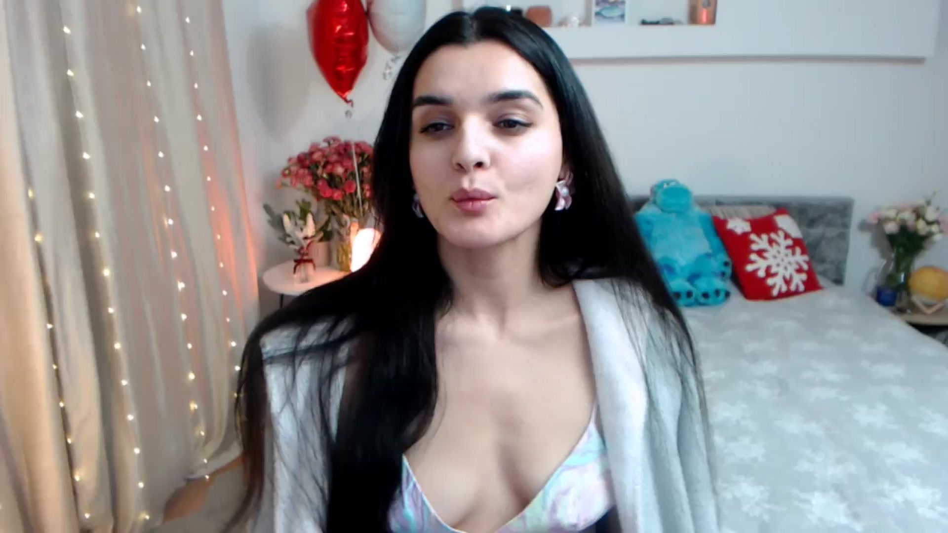 Gallery image thumbnail from Spicy_Eyes's myfreecams stream on, 12/28/2025, 21:32 image 4 of 20