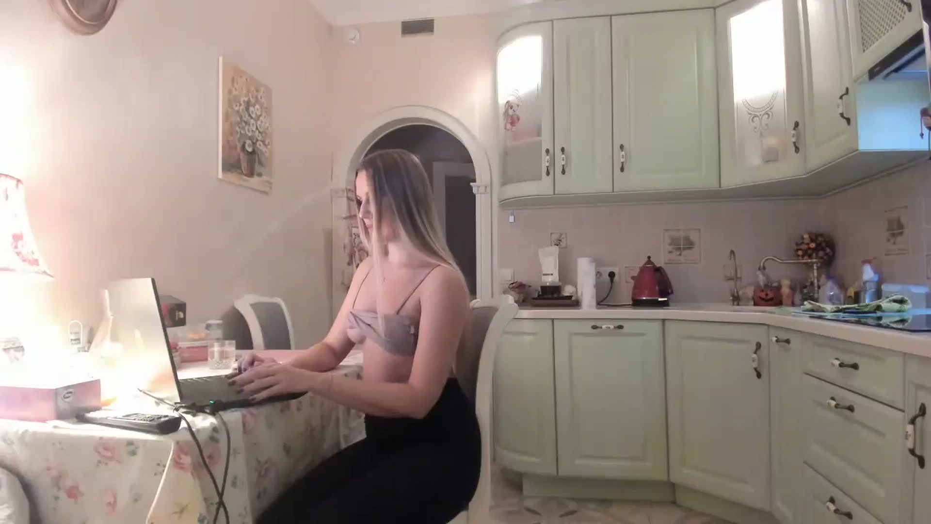 Gallery image thumbnail from Spicy_Giraffe's myfreecams stream on, 02/12/2024, 20:21 image 5 of 20