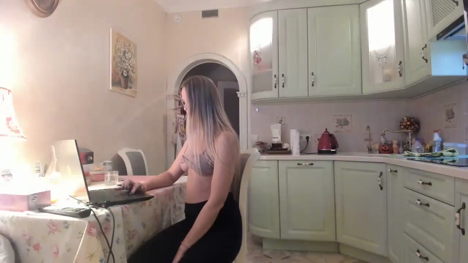 Gallery image thumbnail from Spicy_Giraffe's myfreecams stream on, 02/12/2024, 20:21 image 3 of 20