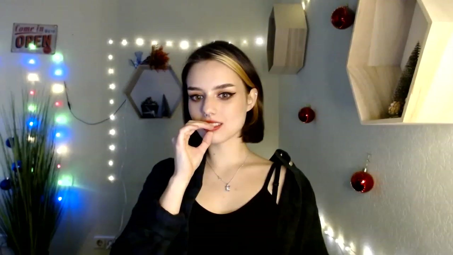 Gallery image thumbnail from Spicy_X's myfreecams stream on, 12/16/2022, 16:03 image 15 of 20