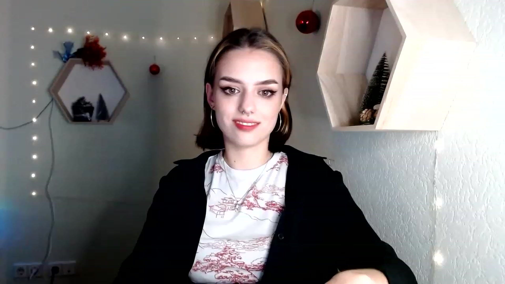 Gallery image thumbnail from Spicy_X's myfreecams stream on, 12/18/2022, 15:58 image 17 of 20