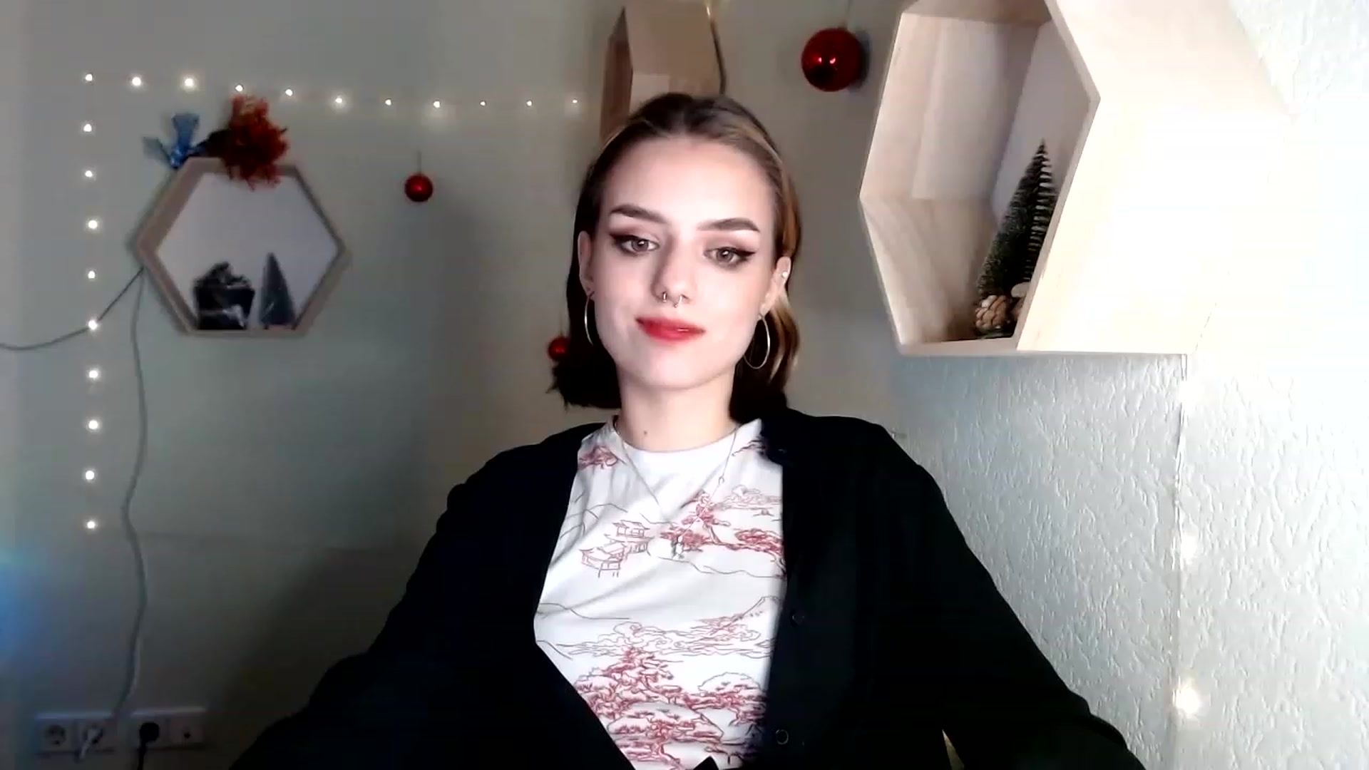 Gallery image thumbnail from Spicy_X's myfreecams stream on, 12/18/2022, 17:32 image 10 of 20