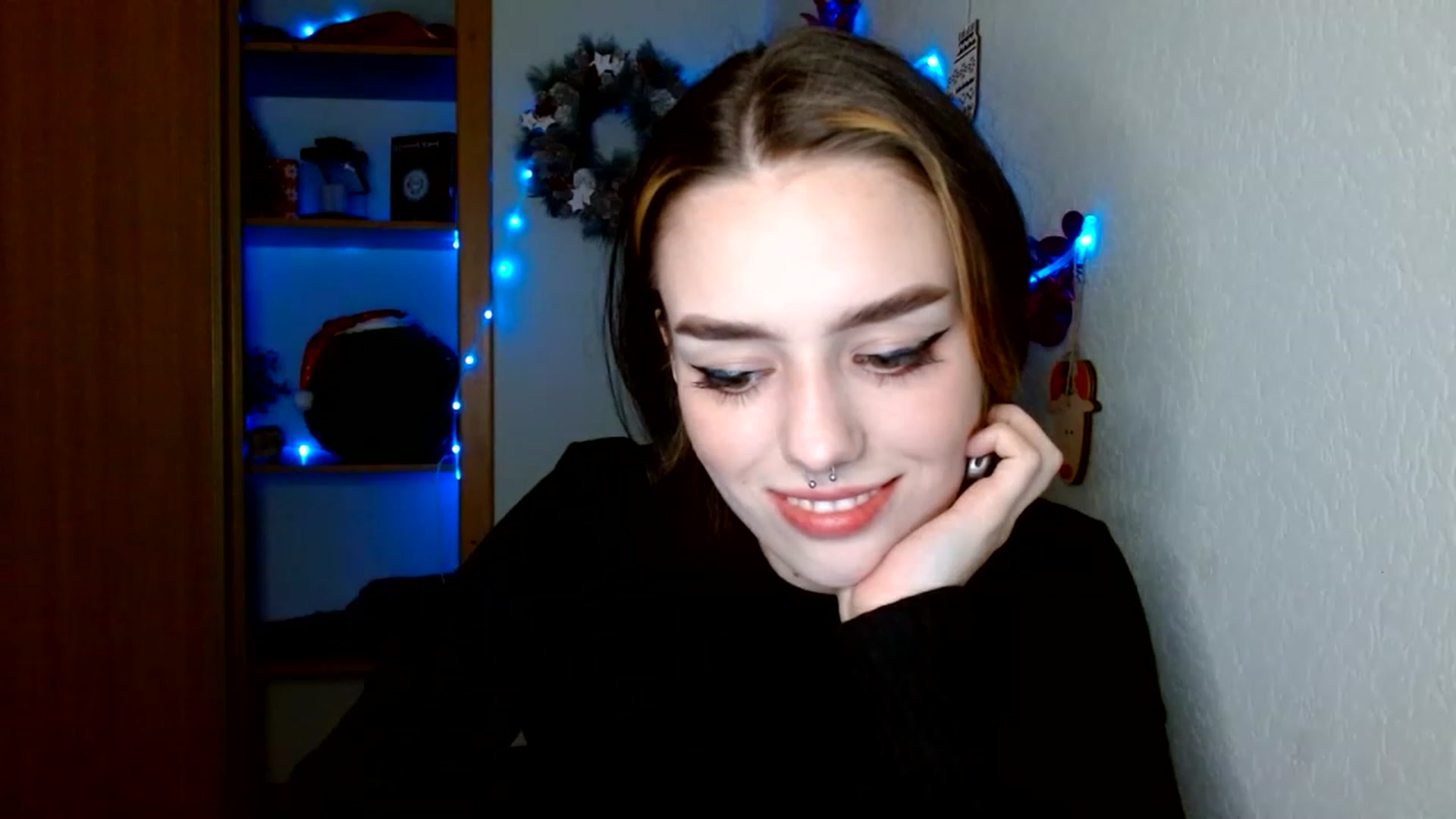 Gallery image thumbnail from Spicy_X's myfreecams stream on, 12/20/2022, 14:17 image 15 of 20