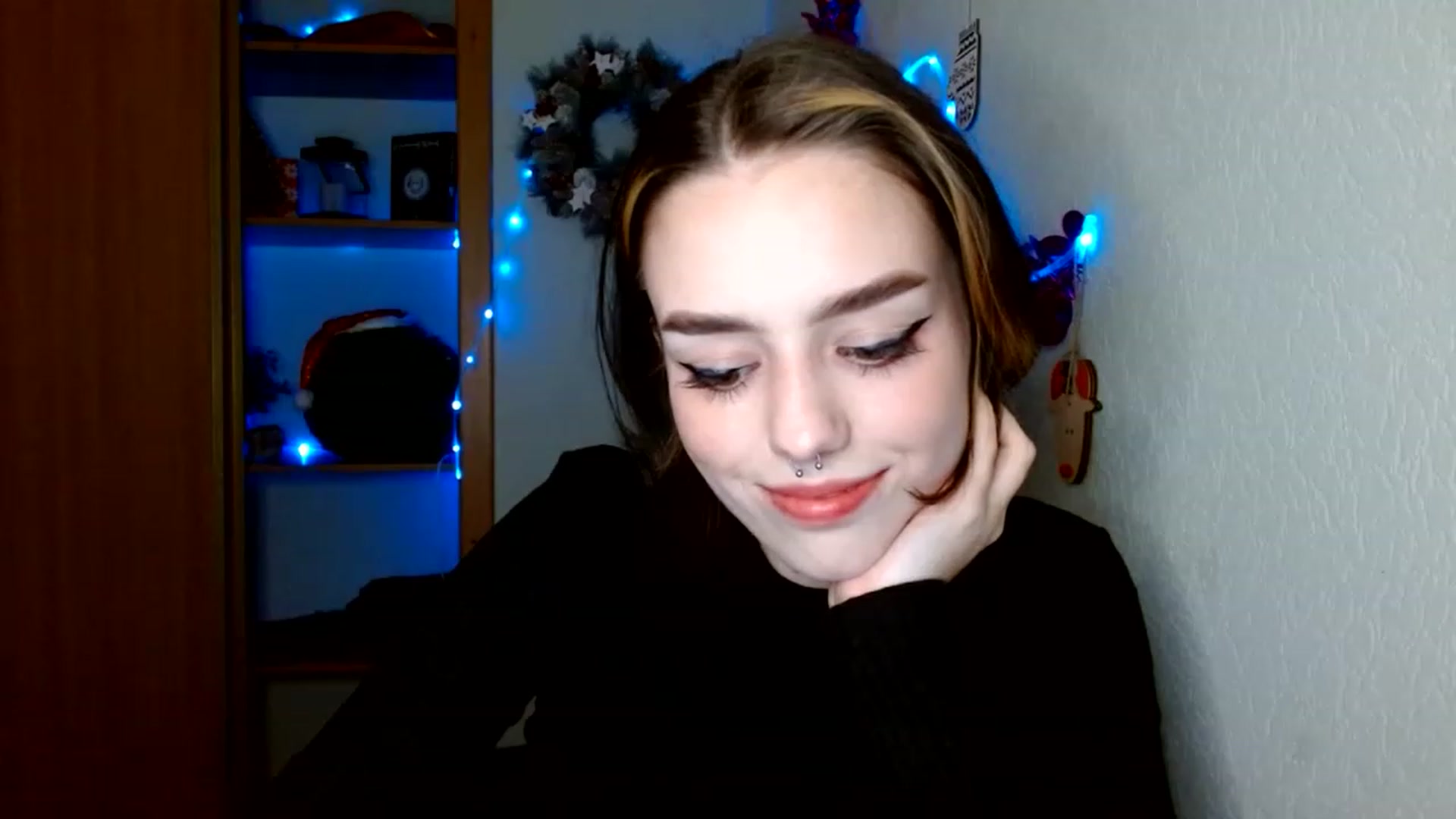 Gallery image thumbnail from Spicy_X's myfreecams stream on, 12/20/2022, 14:17 image 14 of 20
