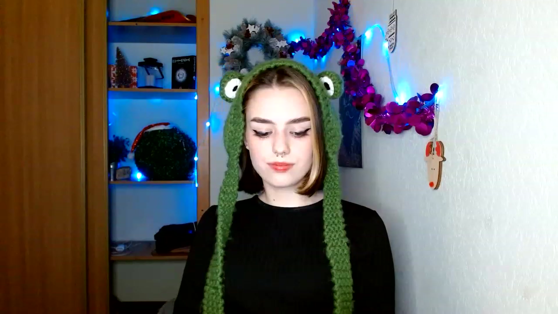 Gallery image thumbnail from Spicy_X's myfreecams stream on, 12/20/2022, 16:27 image 16 of 20