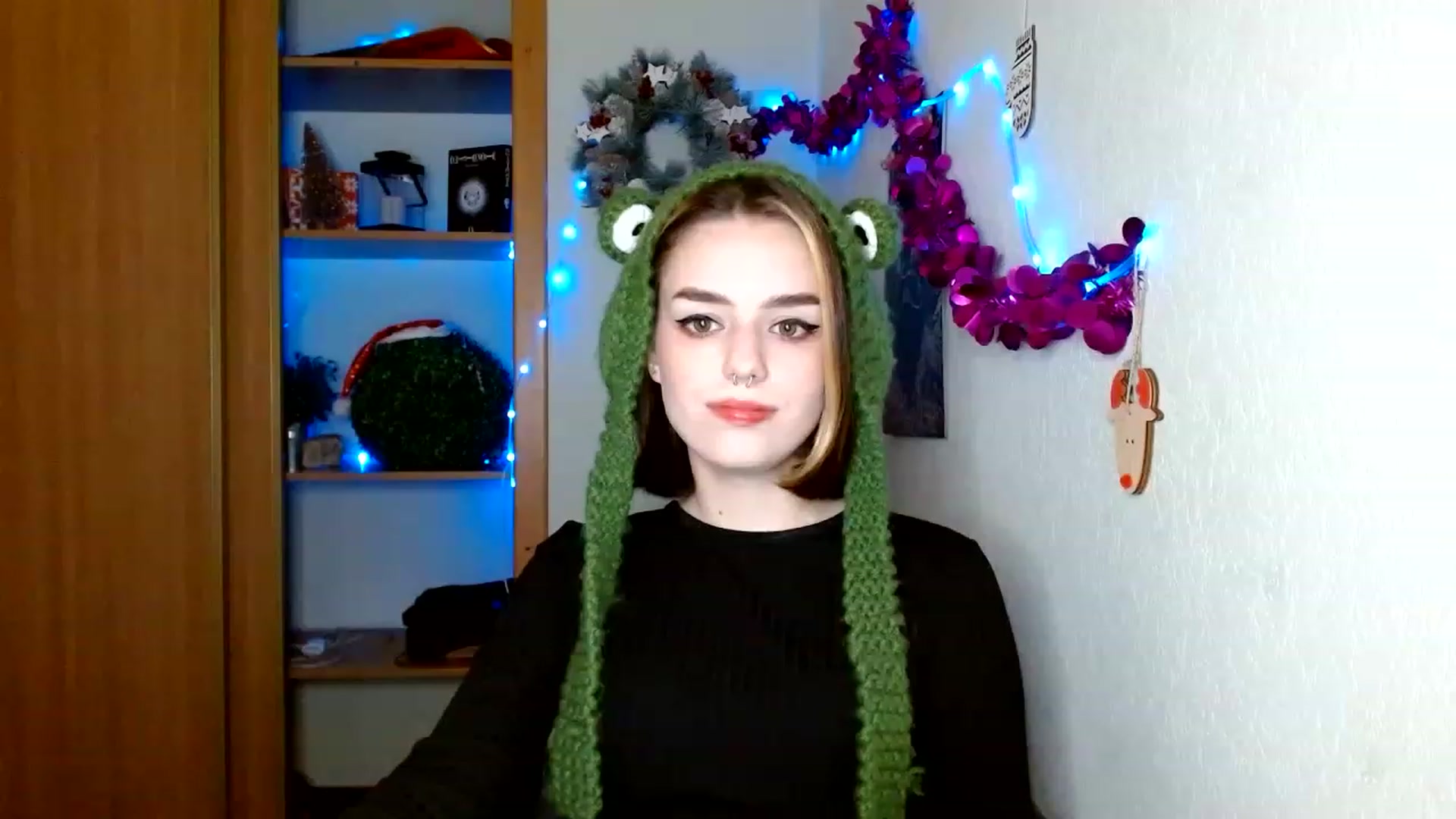 Gallery image thumbnail from Spicy_X's myfreecams stream on, 12/20/2022, 16:27 image 12 of 20