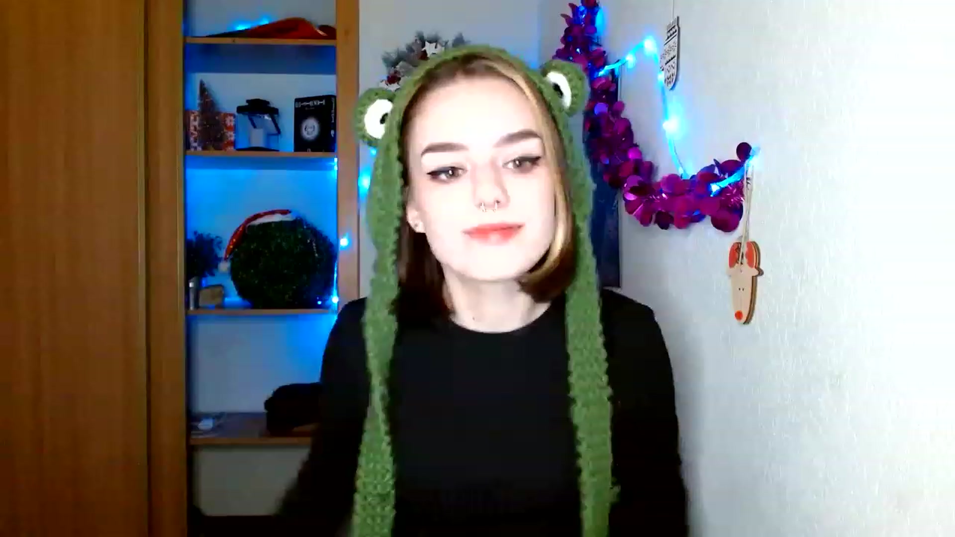 Gallery image thumbnail from Spicy_X's myfreecams stream on, 12/20/2022, 16:27 image 8 of 20