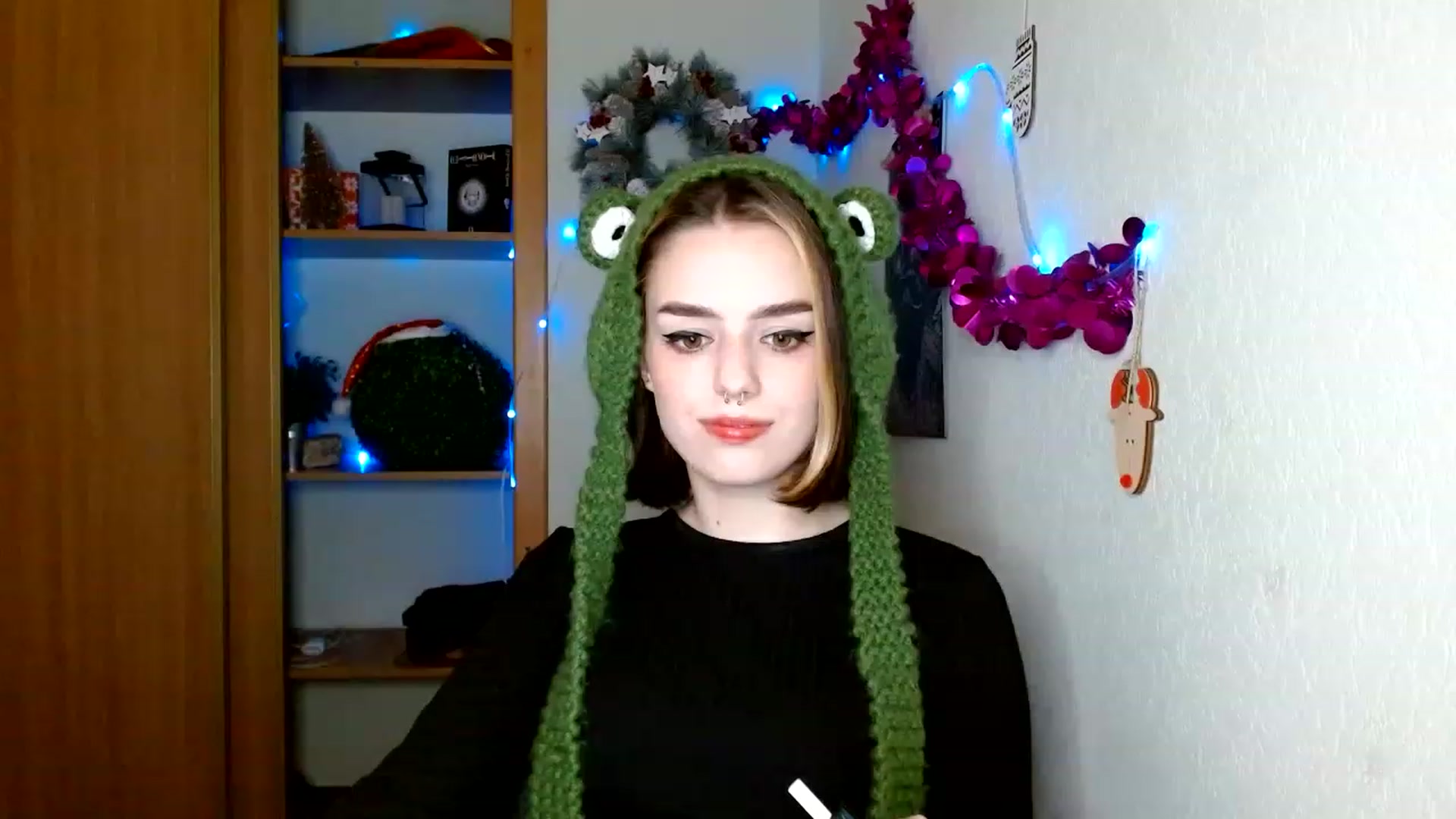 Gallery image thumbnail from Spicy_X's myfreecams stream on, 12/20/2022, 16:27 image 17 of 20