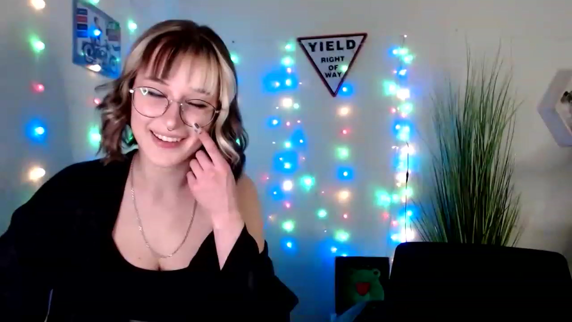 Gallery image thumbnail from Spicy_X's myfreecams stream on, 05/12/2023, 12:26 image 18 of 20