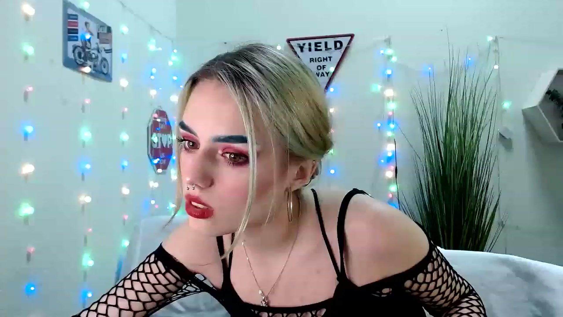 Gallery image thumbnail from Spicy_X's myfreecams stream on, 05/14/2023, 23:25 image 16 of 20