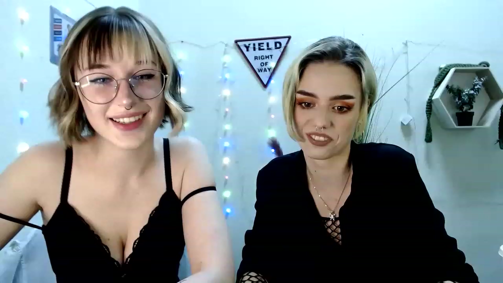 Gallery image thumbnail from Spicy_X's myfreecams stream on, 06/06/2023, 15:59 image 15 of 20