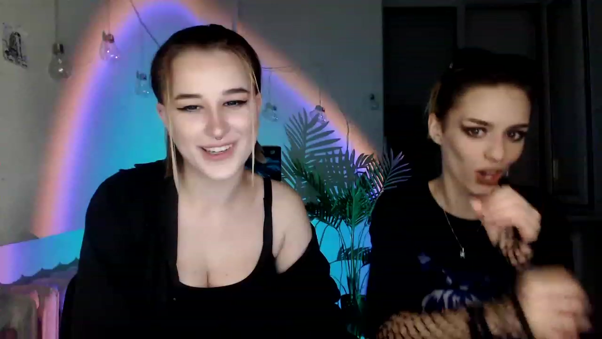 Gallery image thumbnail from Spicy_X's myfreecams stream on, 08/11/2023, 17:56 image 17 of 20