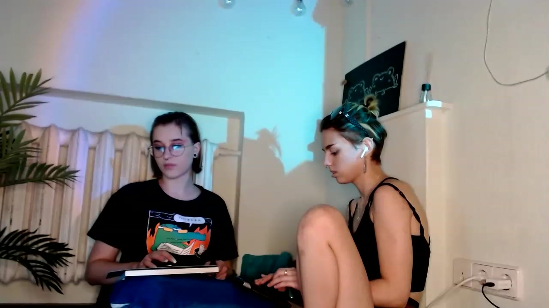 Gallery image thumbnail from Spicy_X's myfreecams stream on, 08/17/2023, 14:52 image 13 of 20