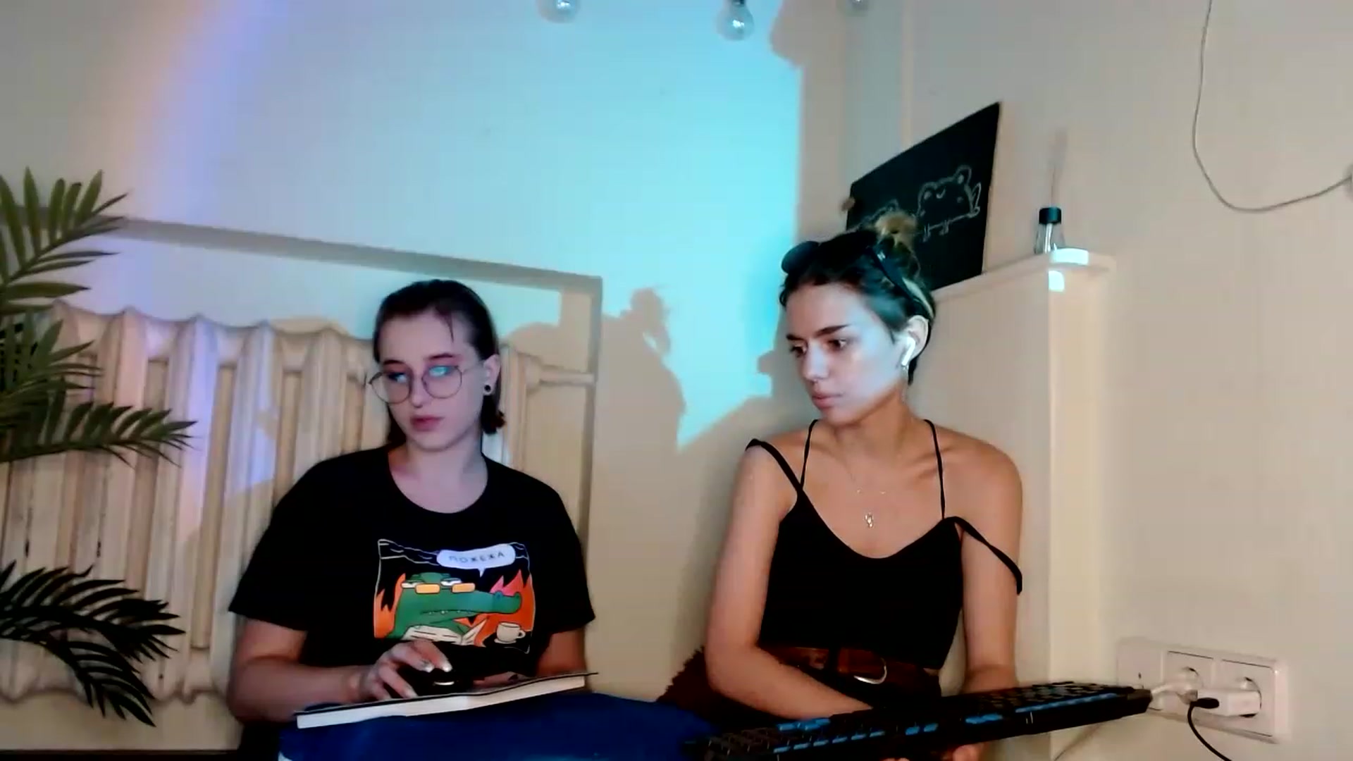 Gallery image thumbnail from Spicy_X's myfreecams stream on, 08/17/2023, 14:52 image 17 of 20