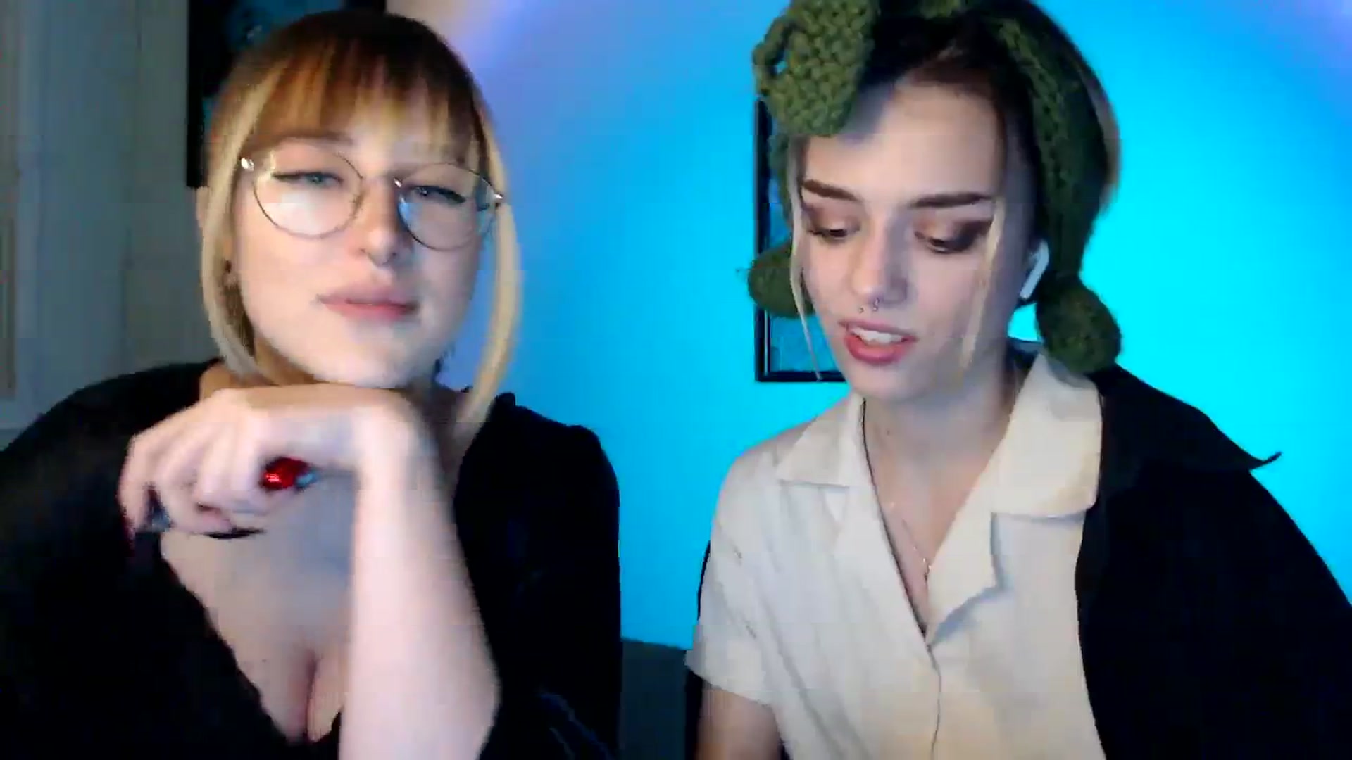 Gallery image thumbnail from Spicy_X's myfreecams stream on, 09/18/2023, 15:15 image 10 of 20