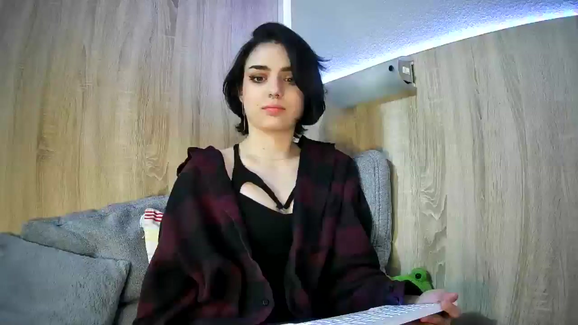 Gallery image thumbnail from Spicy_X's myfreecams stream on, 03/29/2025, 20:41 image 18 of 20