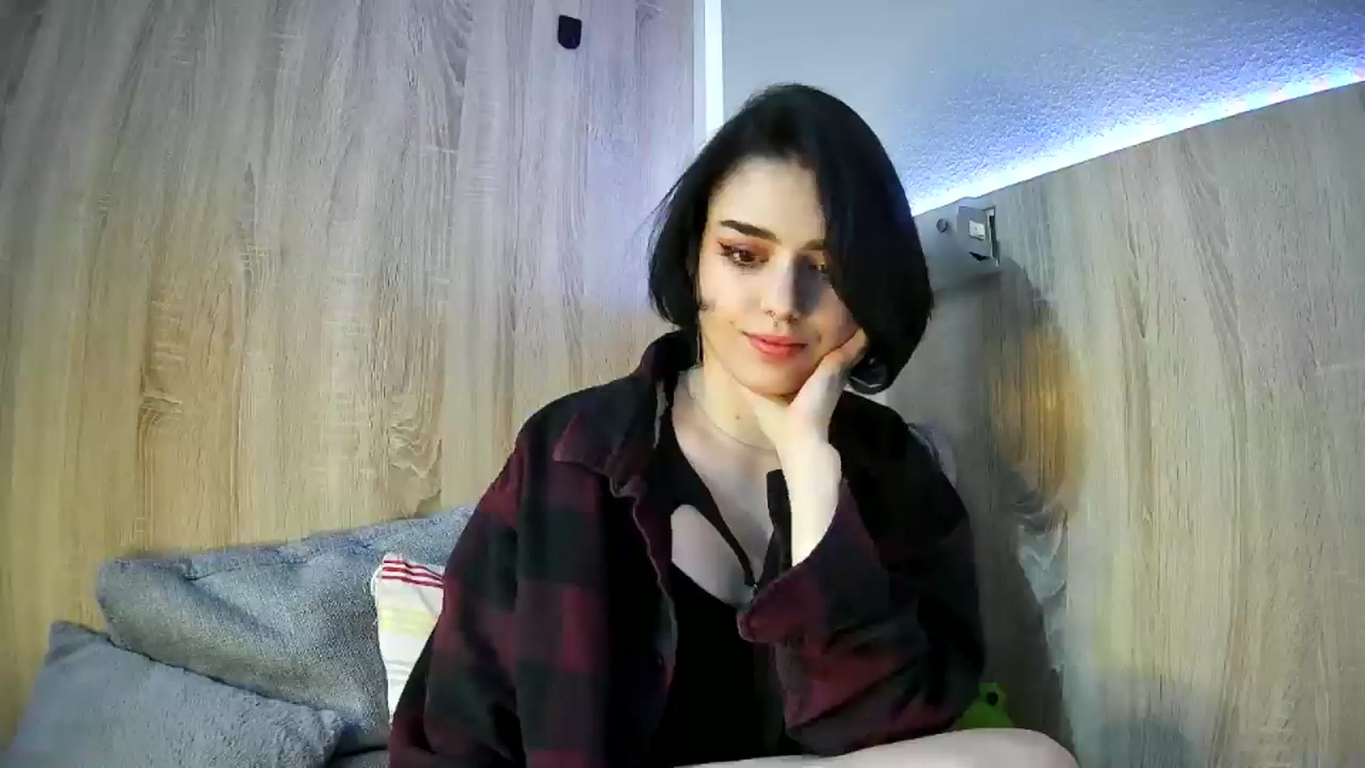 Gallery image thumbnail from Spicy_X's myfreecams stream on, 03/29/2025, 21:20 image 19 of 20