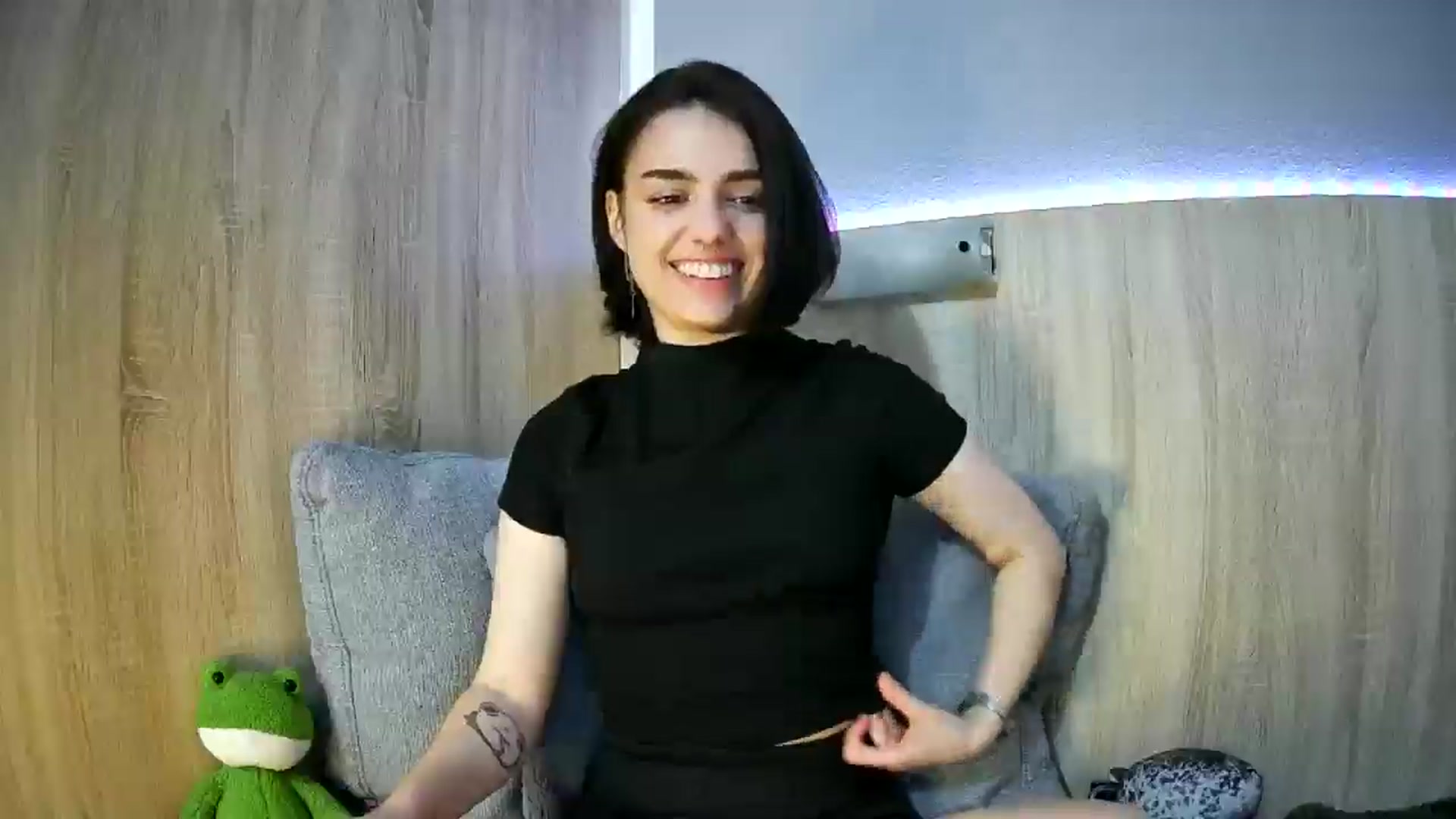 Gallery image thumbnail from Spicy_X's myfreecams stream on, 05/20/2025, 17:57 image 9 of 20