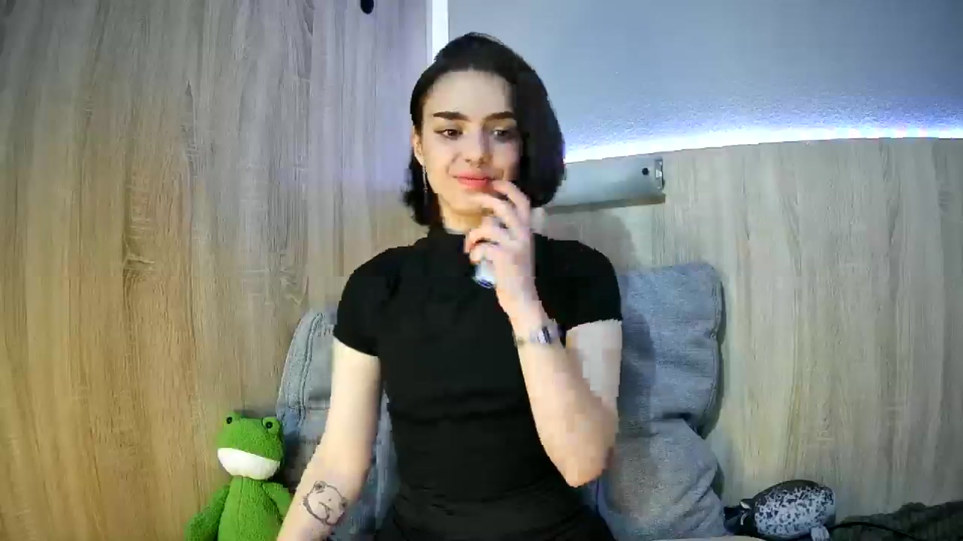 Gallery image thumbnail from Spicy_X's myfreecams stream on, 05/25/2025, 17:48 image 16 of 20