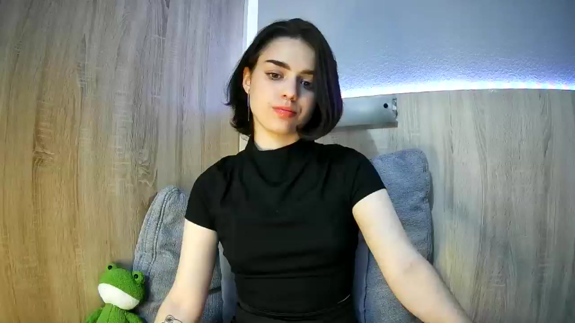 Gallery image thumbnail from Spicy_X's myfreecams stream on, 05/25/2025, 18:33 image 15 of 20