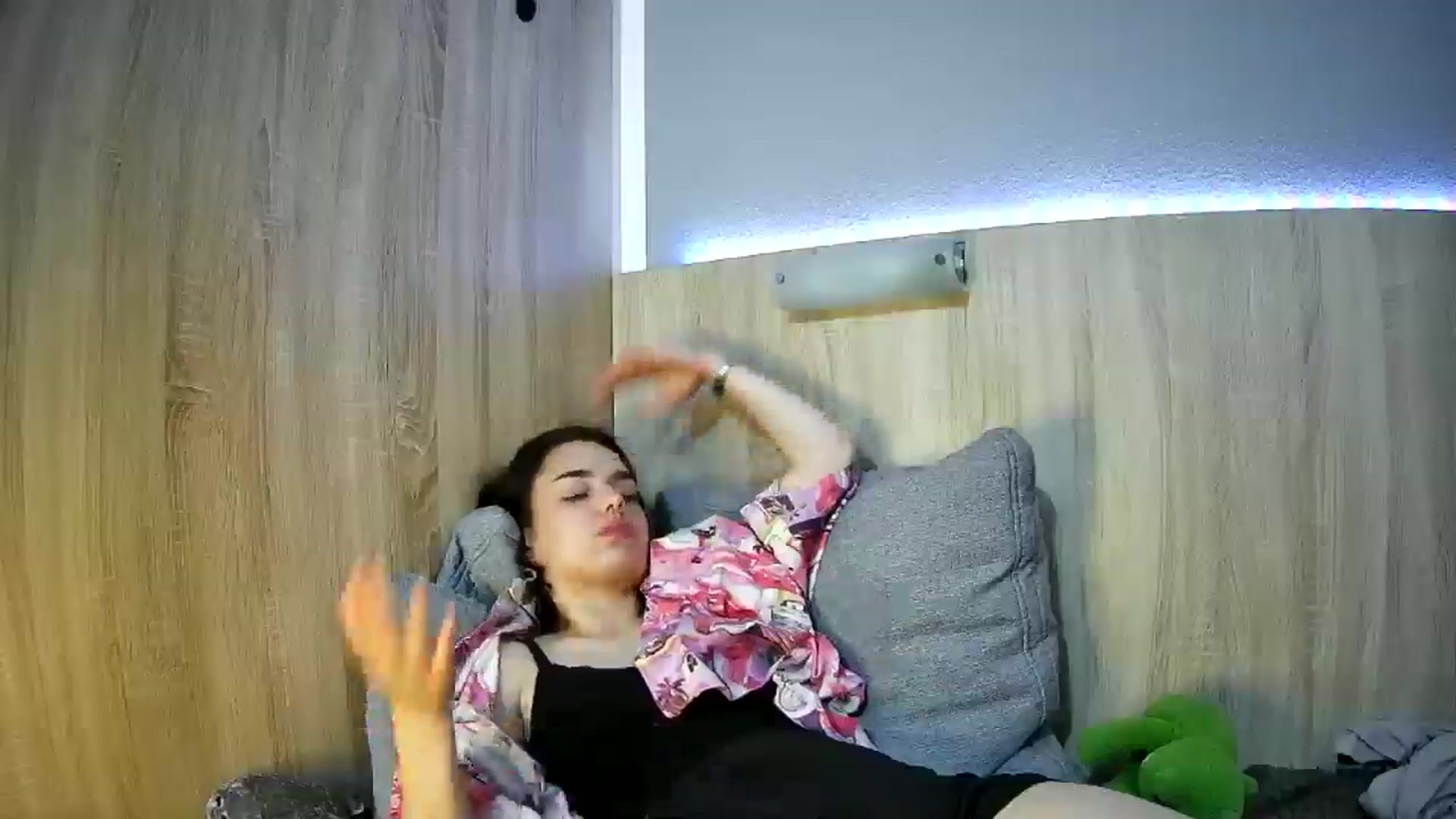 Gallery image thumbnail from Spicy_X's myfreecams stream on, 06/14/2025, 19:24 image 19 of 20