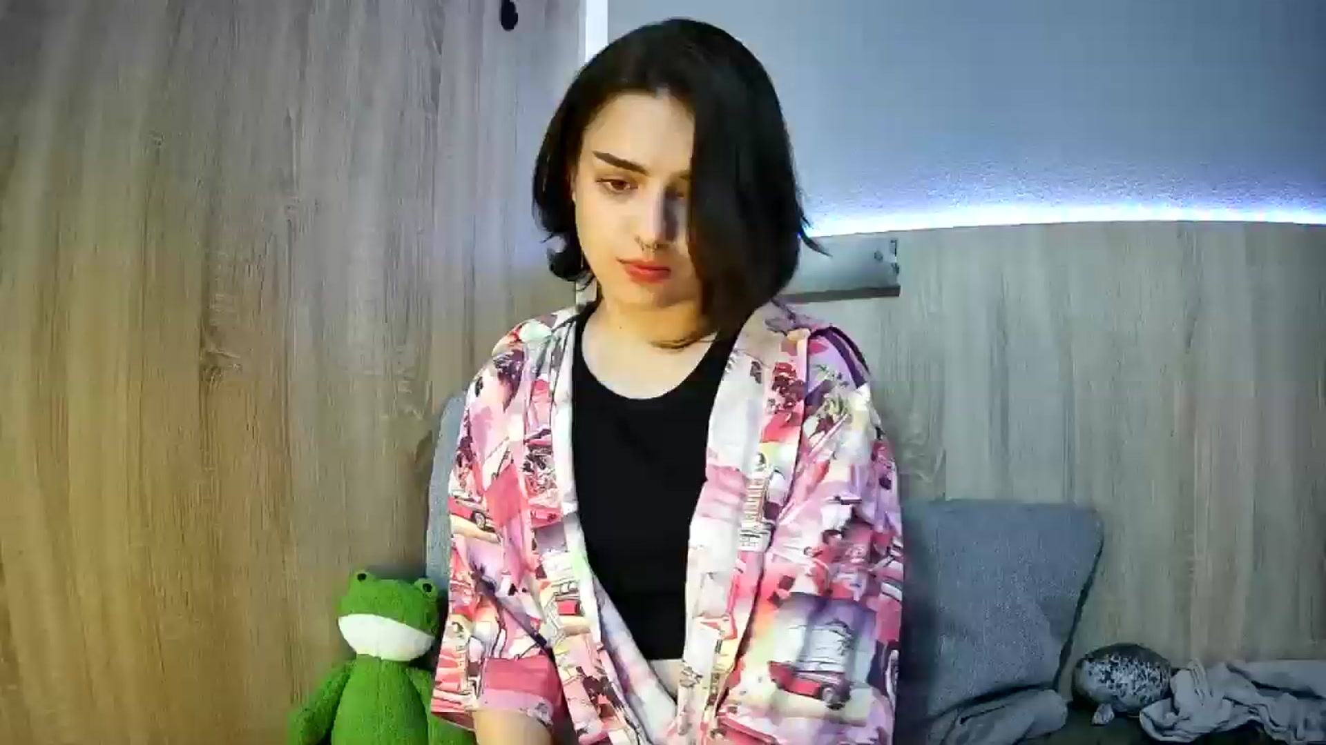Gallery image thumbnail from Spicy_X's myfreecams stream on, 06/16/2025, 19:05 image 15 of 20