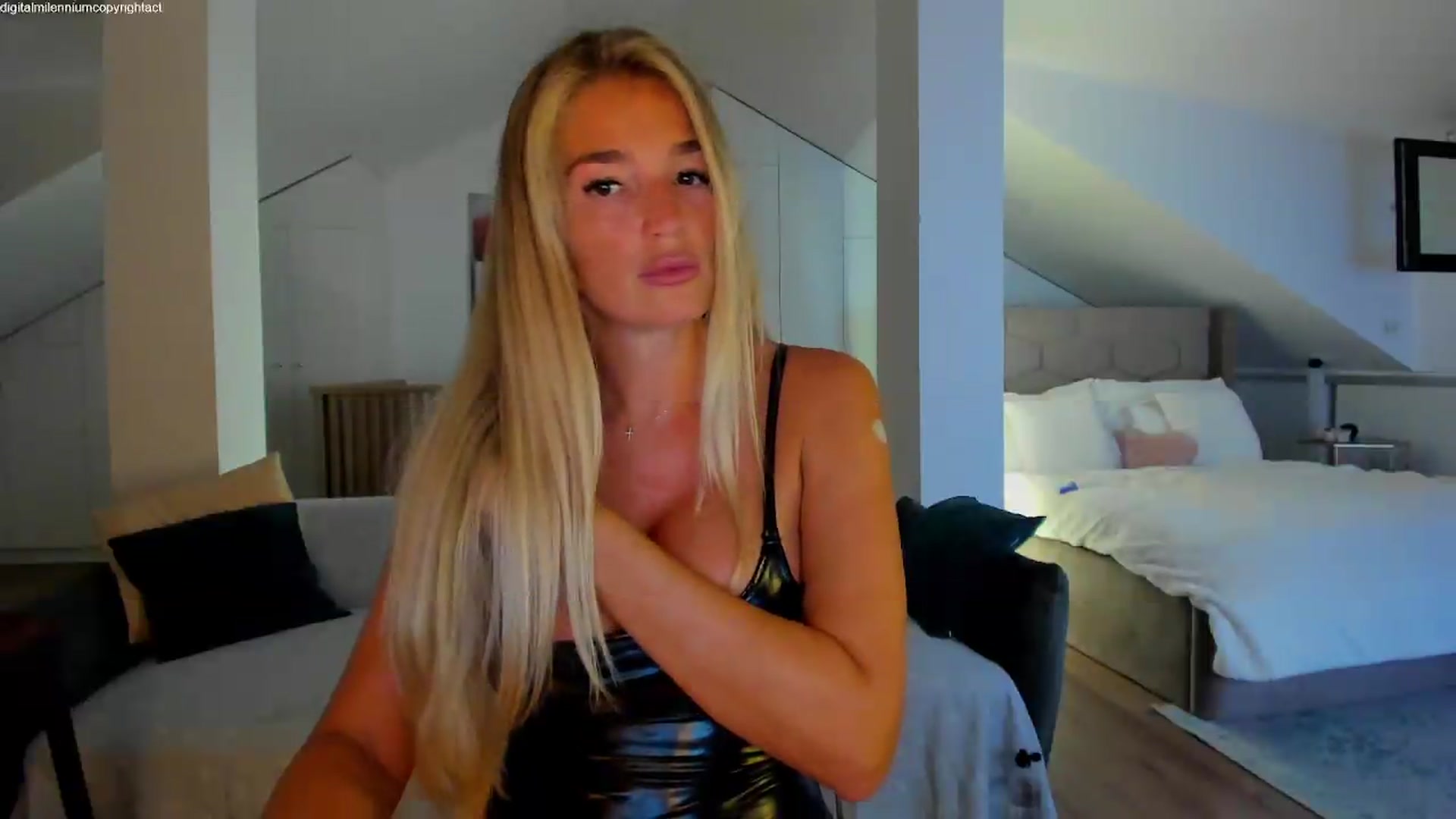 Gallery image thumbnail from Spicyqueeen87's myfreecams stream on, 08/29/2026, 21:24 image 9 of 20