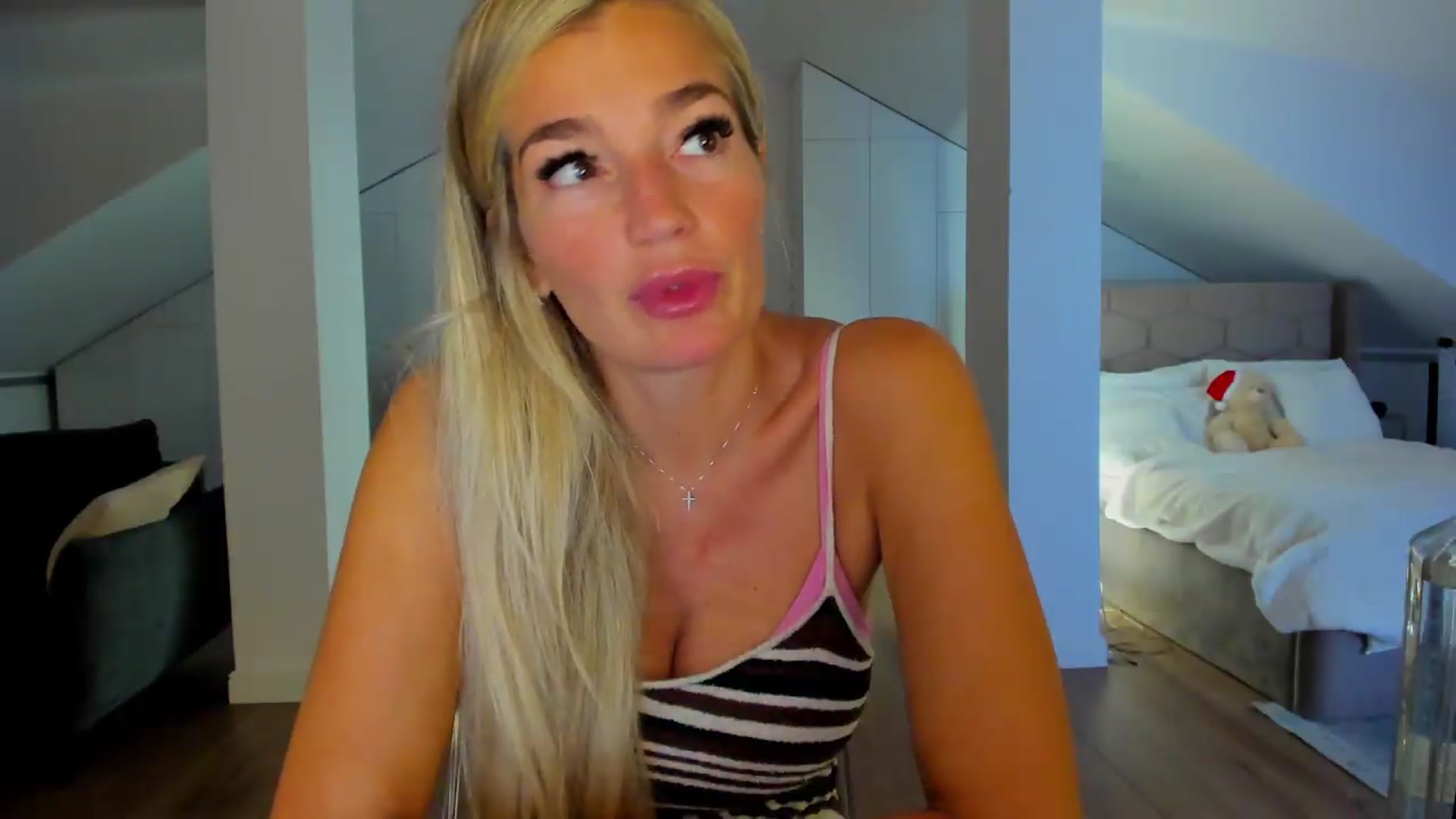 Gallery image thumbnail from Spicyqueeen87's myfreecams stream on, 09/04/2026, 23:34 image 16 of 20