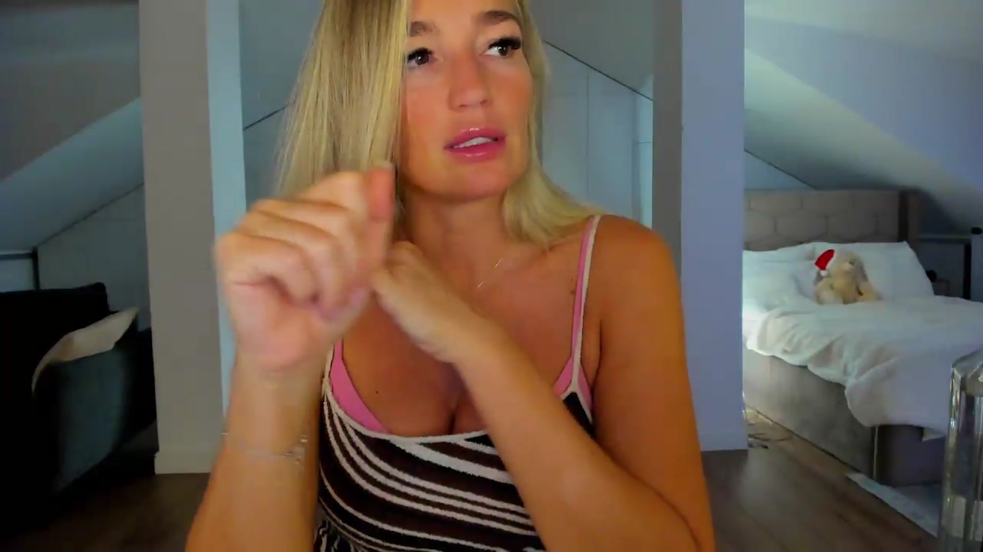 Gallery image thumbnail from Spicyqueeen87's myfreecams stream on, 09/04/2026, 23:34 image 11 of 20
