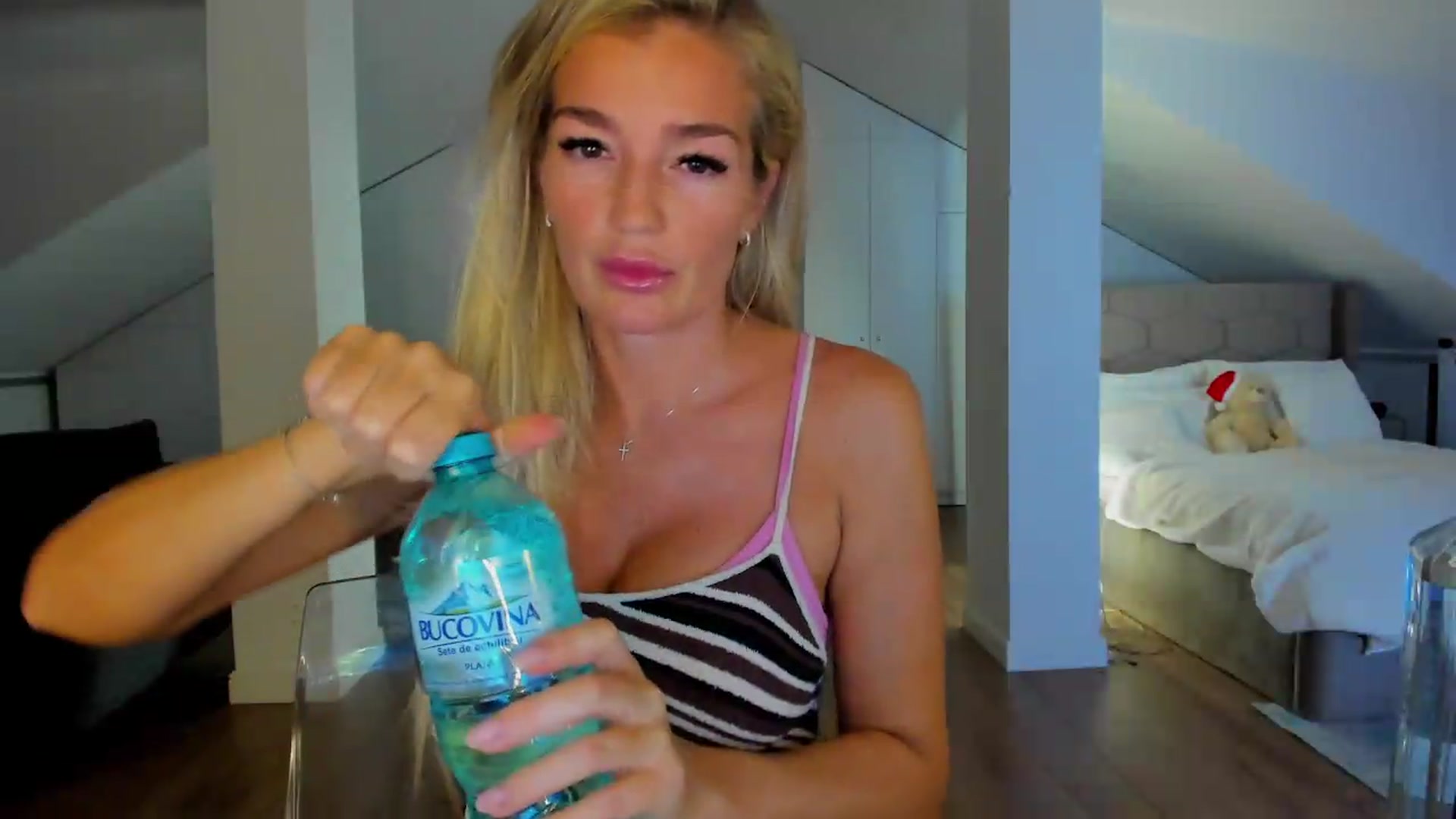 Gallery image thumbnail from Spicyqueeen87's myfreecams stream on, 09/04/2026, 23:34 image 3 of 20