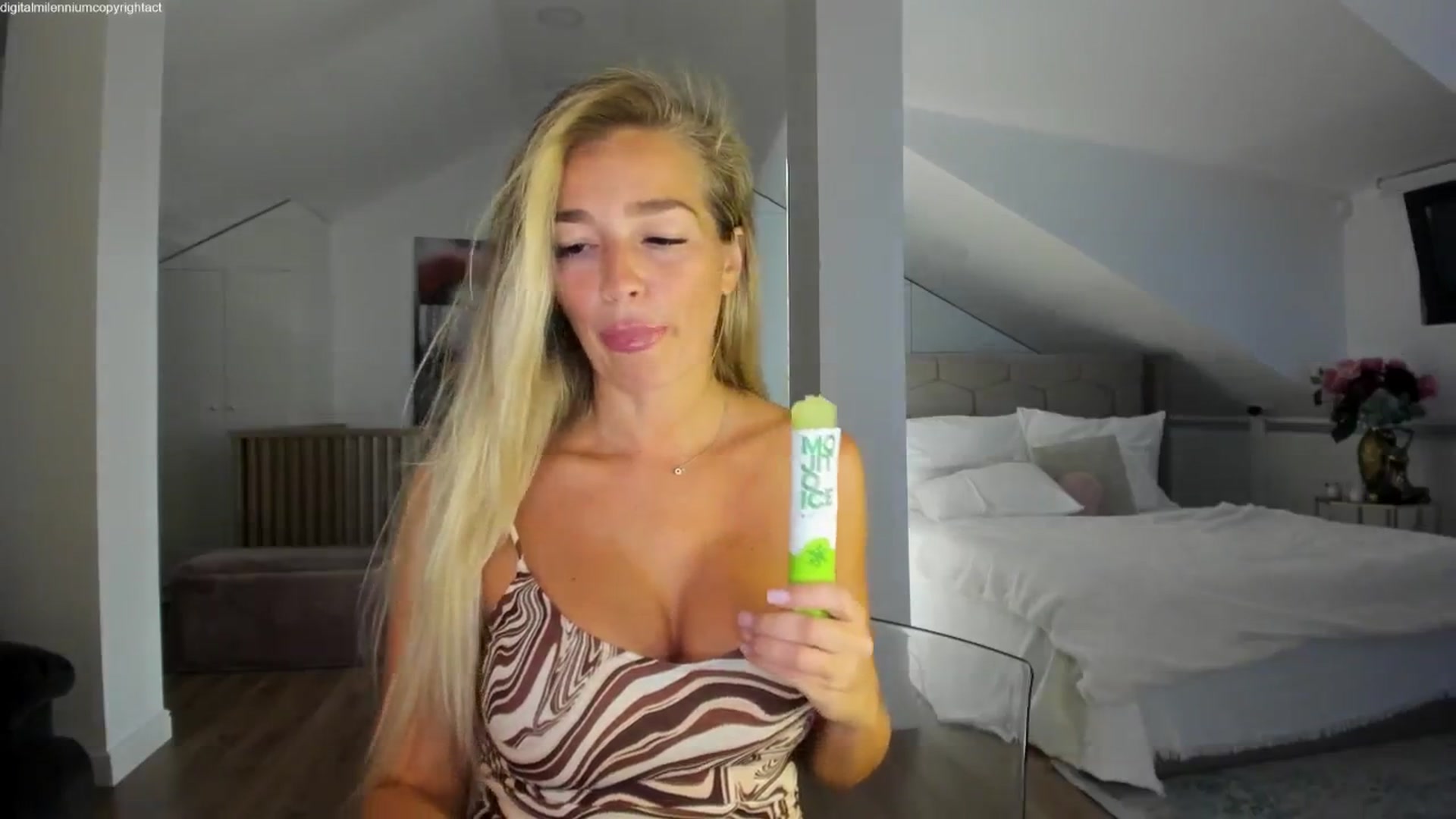Gallery image thumbnail from Spicyqueen87's myfreecams stream on, 07/30/2025, 24:02 image 10 of 20