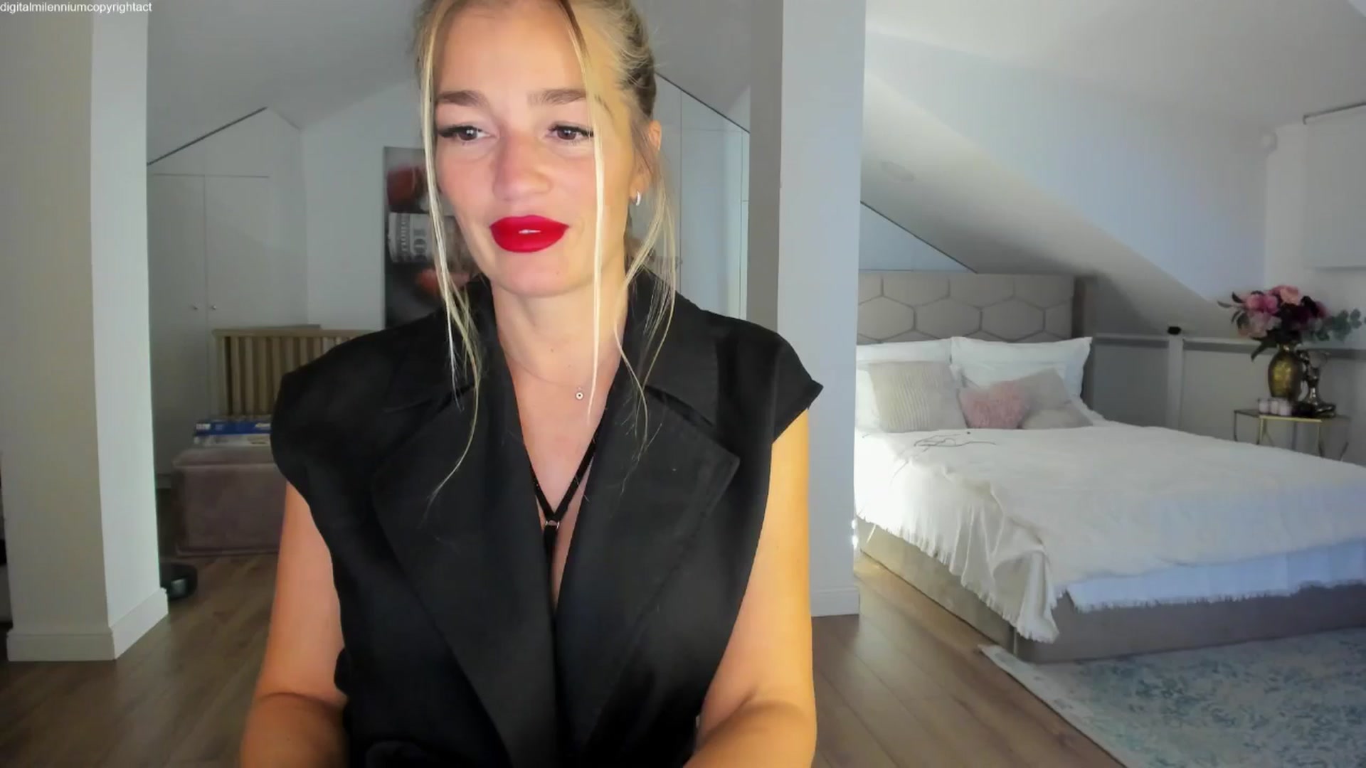 Gallery image thumbnail from Spicyqueen87's myfreecams stream on, 10/01/2025, 22:54 image 2 of 20