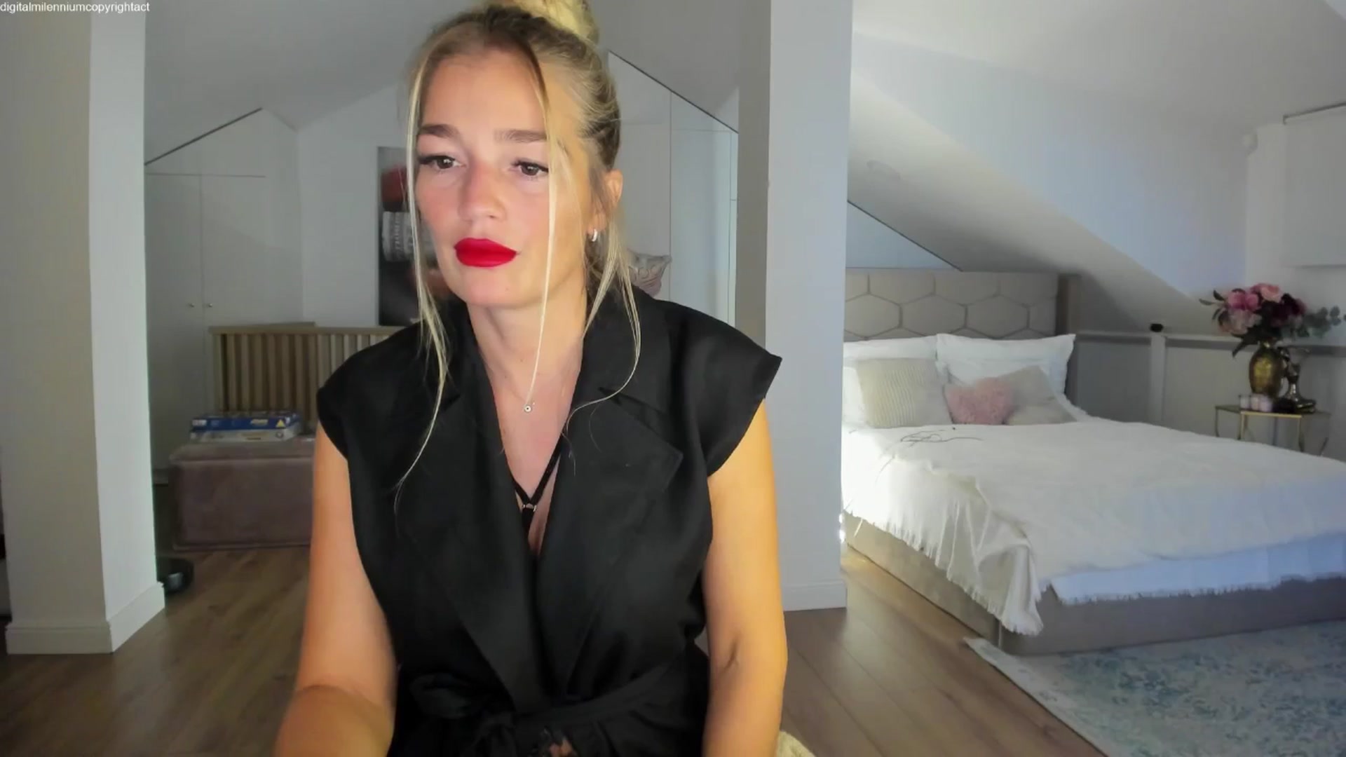 Gallery image thumbnail from Spicyqueen87's myfreecams stream on, 10/01/2025, 22:54 image 6 of 20