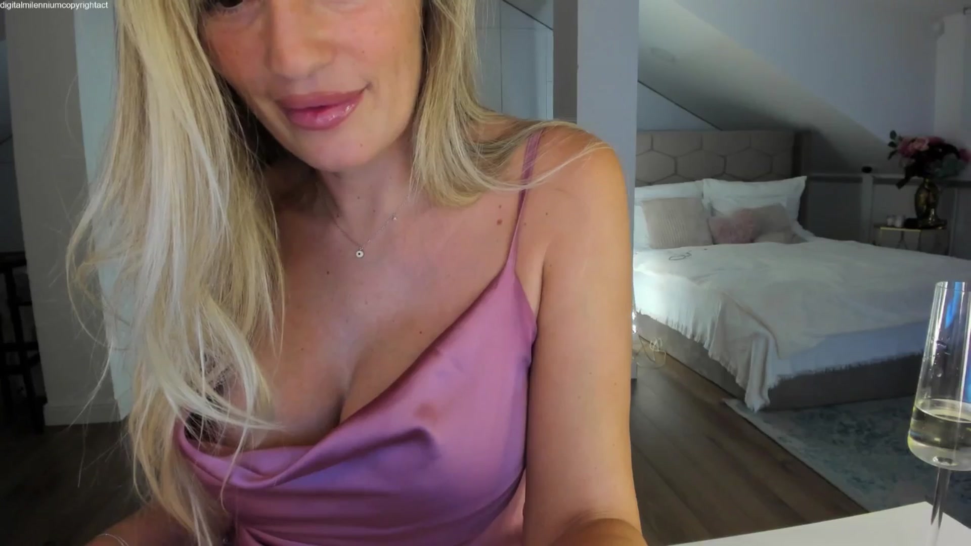 Gallery image thumbnail from Spicyqueen87's myfreecams stream on, 10/07/2025, 24:05 image 4 of 20