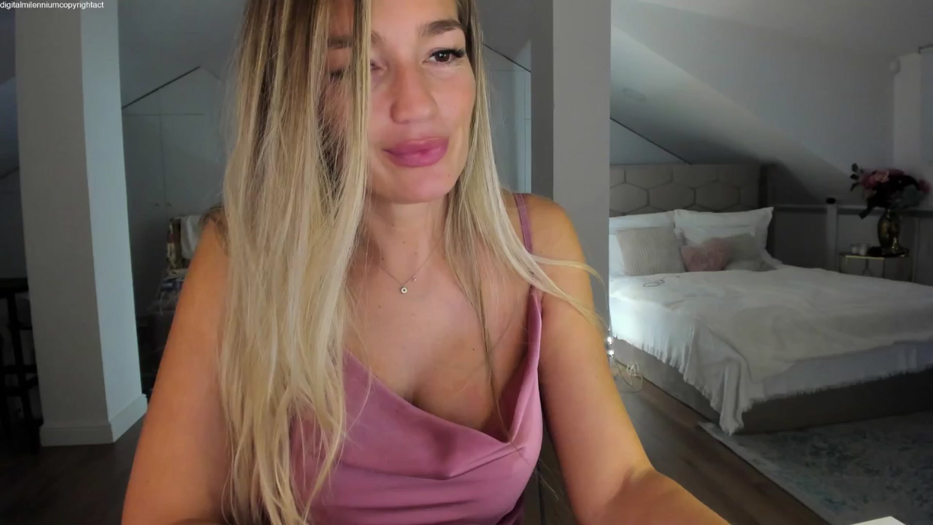 Gallery image thumbnail from Spicyqueen87's myfreecams stream on, 10/07/2025, 24:42 image 2 of 20