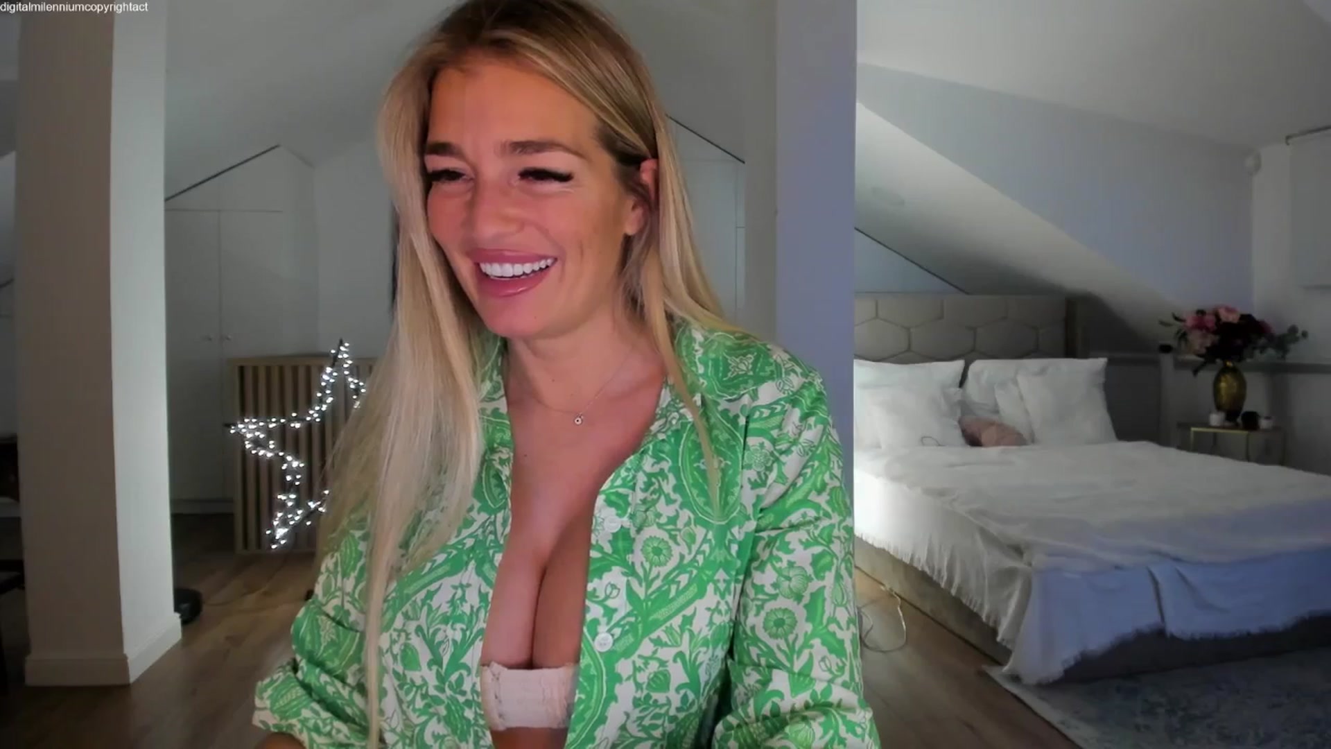 Gallery image thumbnail from Spicyqueen87's myfreecams stream on, 12/21/2025, 23:03 image 18 of 20