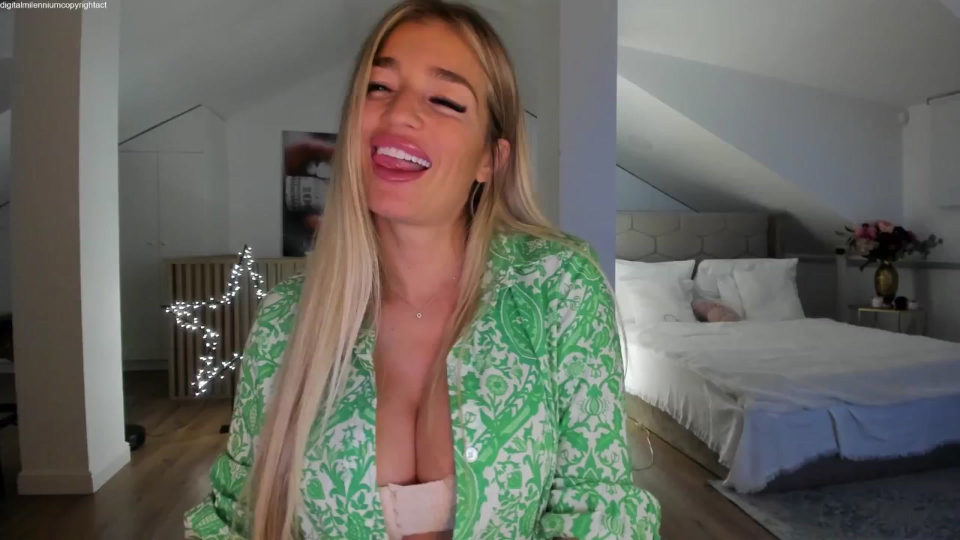 Gallery image thumbnail from Spicyqueen87's myfreecams stream on, 12/21/2025, 23:03 image 7 of 20
