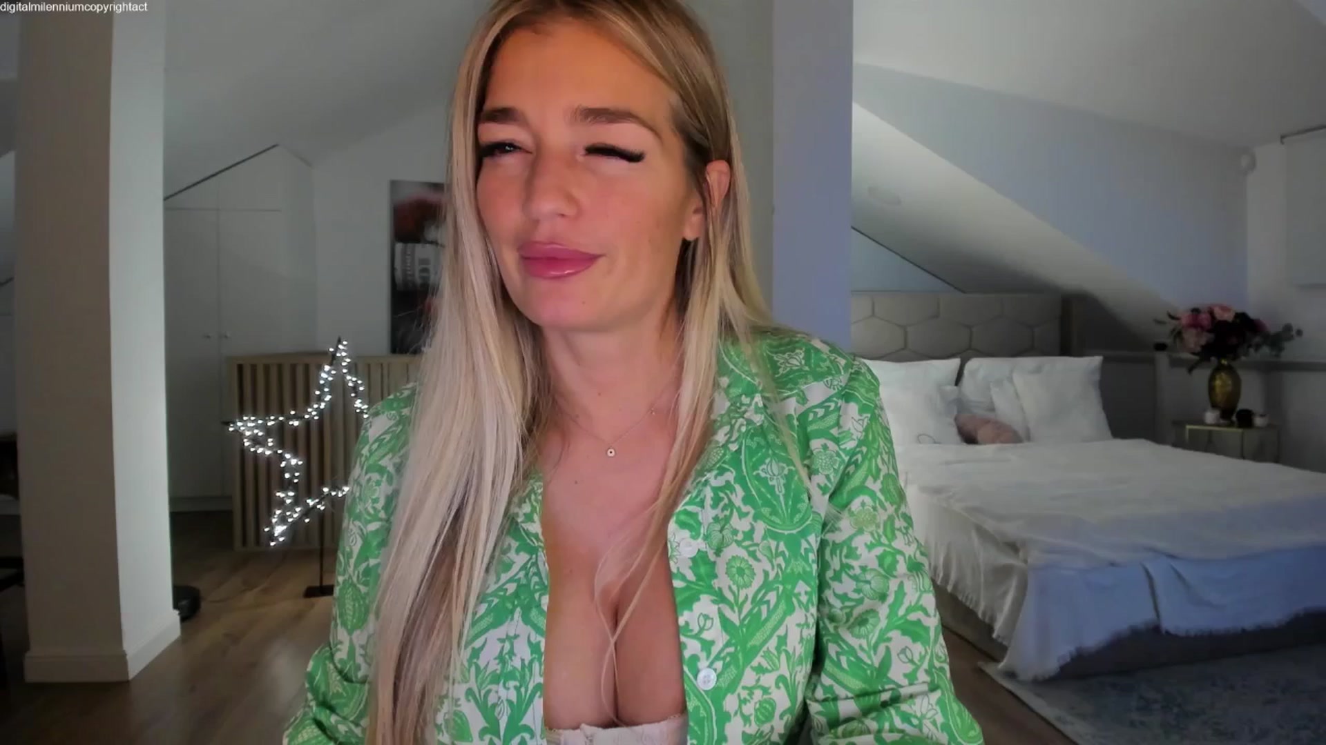 Gallery image thumbnail from Spicyqueen87's myfreecams stream on, 12/21/2025, 23:03 image 8 of 20
