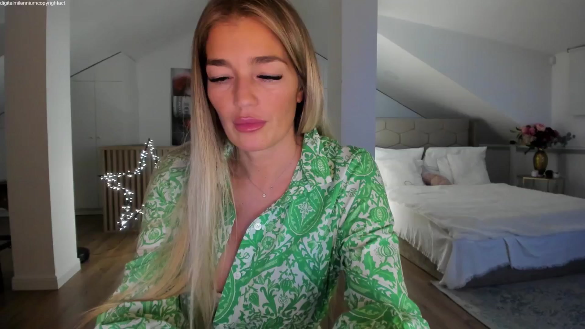 Gallery image thumbnail from Spicyqueen87's myfreecams stream on, 12/21/2025, 23:51 image 10 of 20