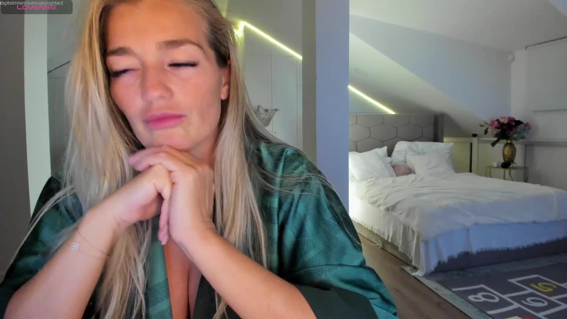 Gallery image thumbnail from Spicyqueen87's myfreecams stream on, 01/26/2026, 24:11 image 10 of 20