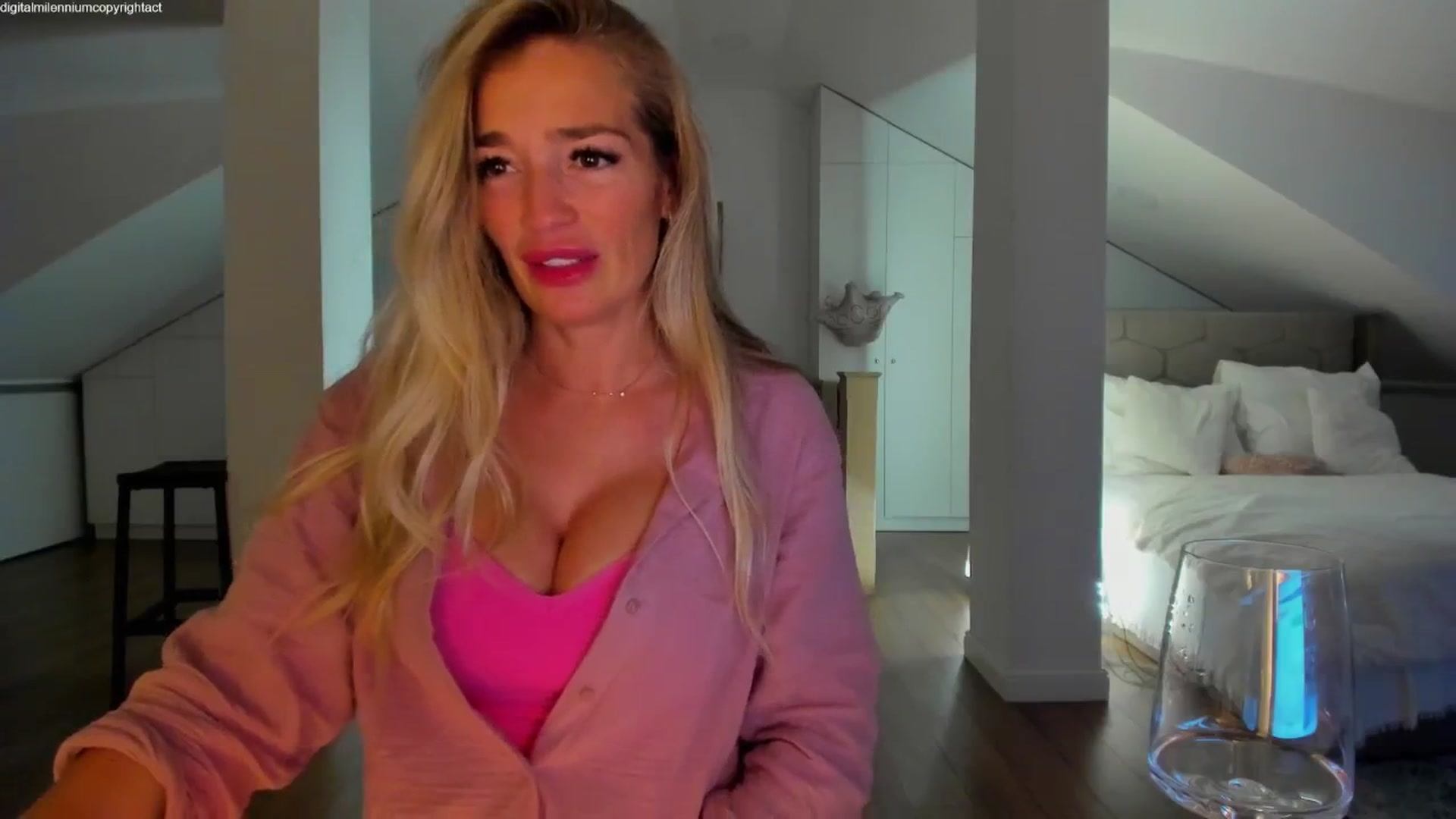 Gallery image thumbnail from Spicyqueen87's myfreecams stream on, 03/28/2026, 01:37 image 5 of 20