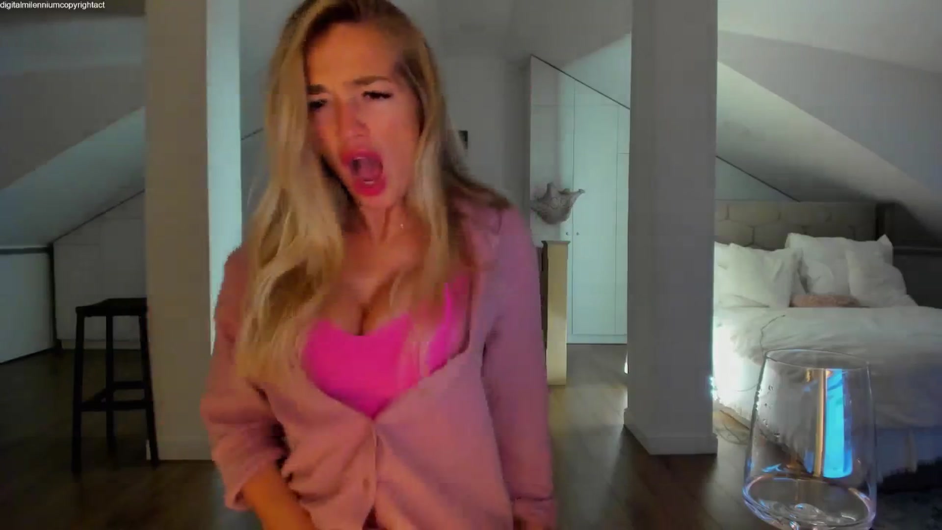 Gallery image thumbnail from Spicyqueen87's myfreecams stream on, 03/28/2026, 01:37 image 6 of 20