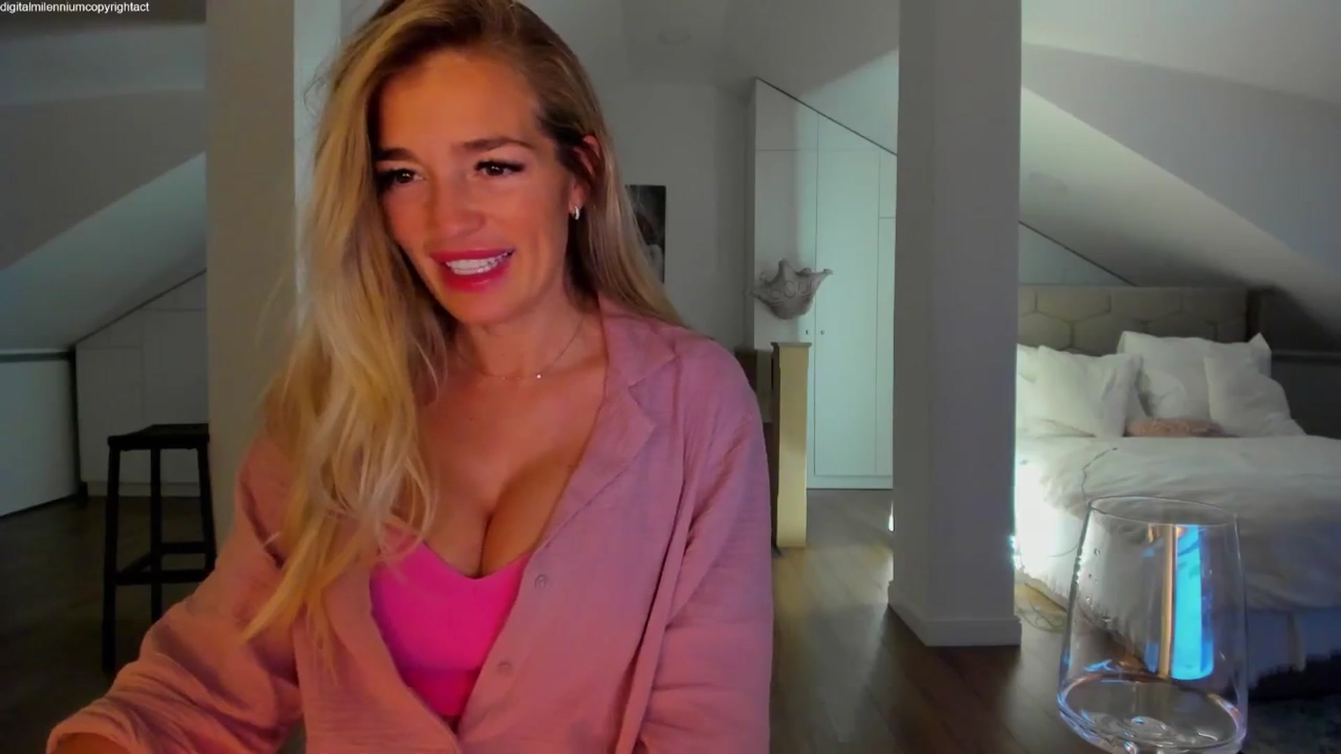 Gallery image thumbnail from Spicyqueen87's myfreecams stream on, 03/28/2026, 01:37 image 7 of 20