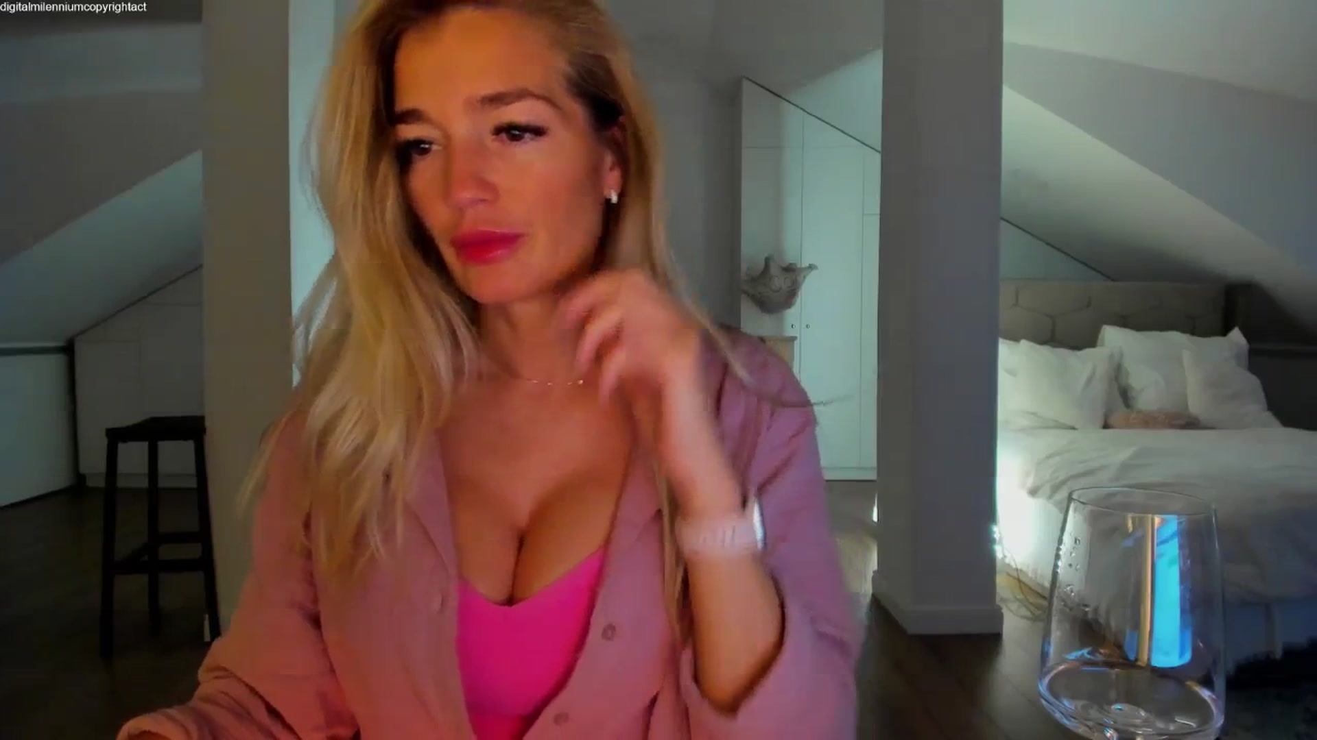 Gallery image thumbnail from Spicyqueen87's myfreecams stream on, 03/28/2026, 01:37 image 4 of 20