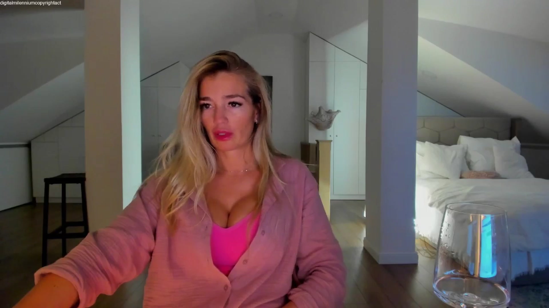Gallery image thumbnail from Spicyqueen87's myfreecams stream on, 03/28/2026, 01:37 image 3 of 20