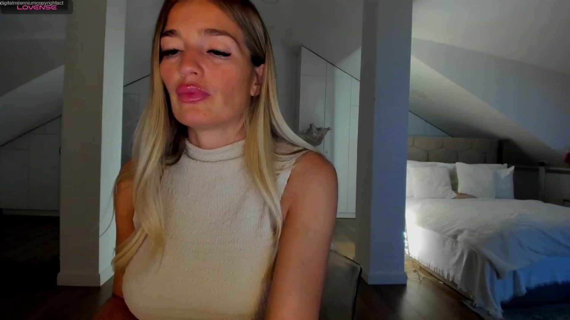 Gallery image thumbnail from Spicyqueen87's myfreecams stream on, 04/23/2026, 01:19 image 2 of 20