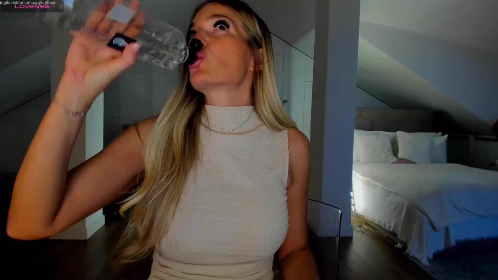 Gallery image thumbnail from Spicyqueen87's myfreecams stream on, 04/23/2026, 02:13 image 5 of 20