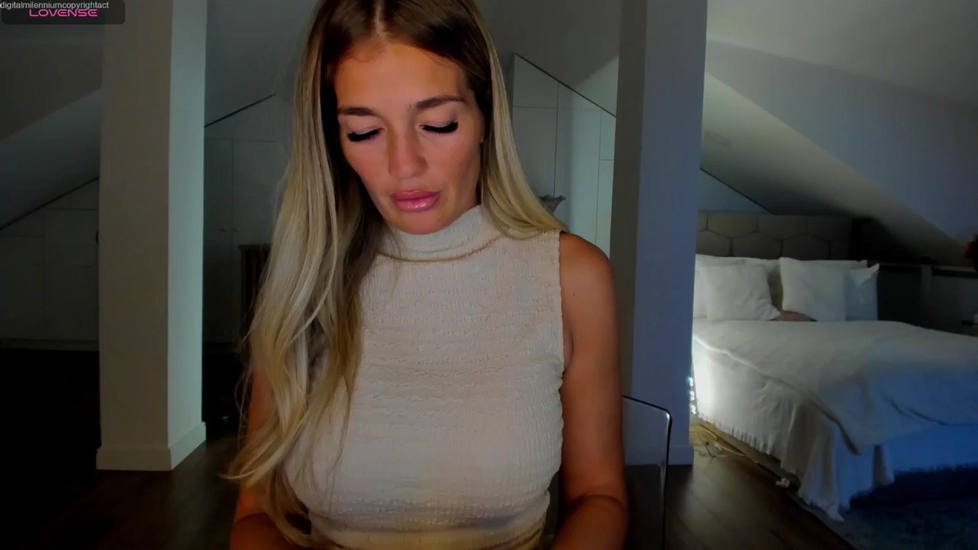 Gallery image thumbnail from Spicyqueen87's myfreecams stream on, 04/23/2026, 02:13 image 4 of 20