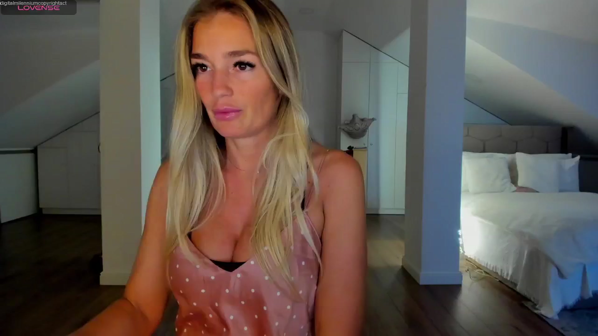 Gallery image thumbnail from Spicyqueen87's myfreecams stream on, 04/24/2026, 23:43 image 1 of 20